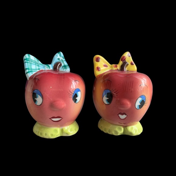 Vintage PY Japan Apple Head Shakers - Picture 1 of 2